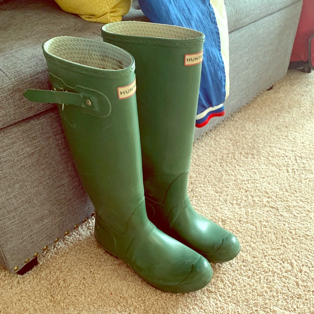HUNTER GREEN SIZE 7.5 WOMEN HUNTER BOOTS